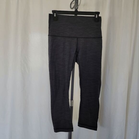 Lululemon gray High waisted crop leggings size 6 - Picture 6 of 6